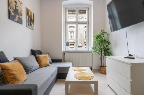 Mariacka Prime Apartament by BookingHost