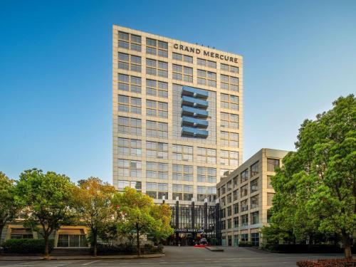 a tall building with a traffic light on top of it at Grand Mercure Shanghai Century Park- Free Shuttle Bus to SNIEC in Shanghai
