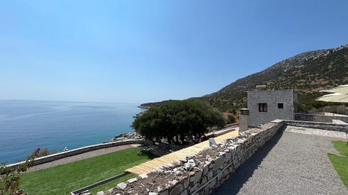 Magic estate on the wave 1