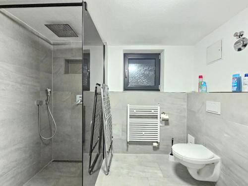 Bilik mandi di Wohnreich BLB Weiler 4-room apartment
