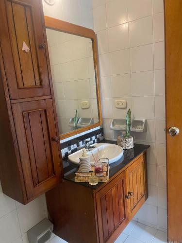 a bathroom with a sink and a mirror at Apartamento Casamar in Gaira
