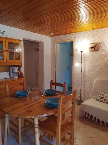 Appartement une chambre avec terrasse et jardin