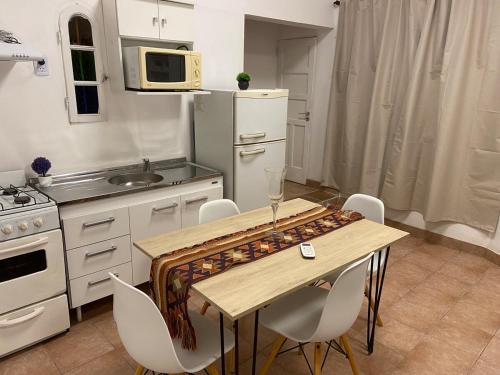 Kuchyň nebo kuchyňský kout v ubytování Alfonsina apartment in the center