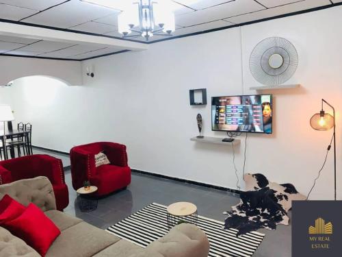 TV a/nebo společenská místnost v ubytování Hébergement Petit rivière