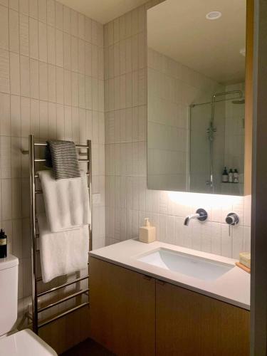 a bathroom with a large sink and a mirror at Tranquil 3 bedroom Retreat in Raglan in Raglan