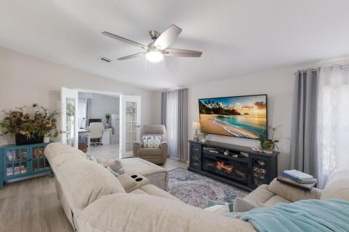 Μια τηλεόραση ή/και κέντρο ψυχαγωγίας στο The Salty Sister Retreat