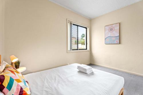 Postel nebo postele na pokoji v ubytování Homely Auburn 2BR - Fast Access to Sydney & Beyond