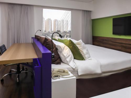 Postel nebo postele na pokoji v ubytování Mercure Sao Jose dos Campos