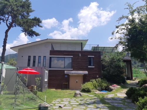 Το κτήριο όπου στεγάζεται  ο ξενώνας