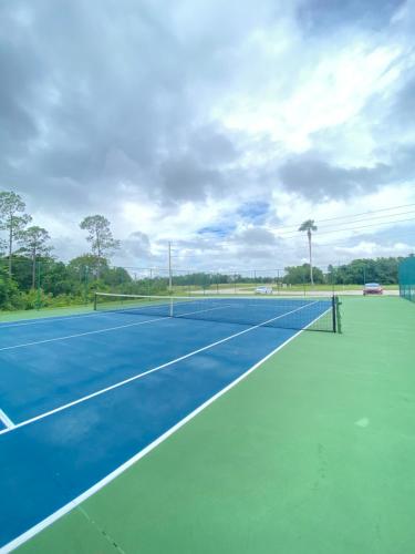 Modern Tropical Family Retreat near Legoland, Disney, Universal and Bok Towers photo 8