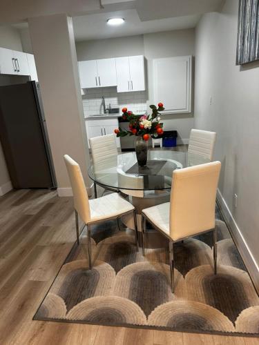 Køkken eller tekøkken på Bedroom in the basement Upland 1