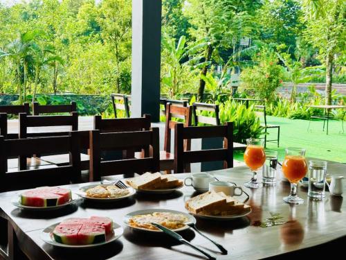 Mad i den private indkvartering eller i nærheden