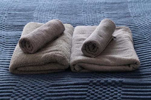 two towels sitting on top of a bed at アンドステイ永福3丁目202 in Tokyo