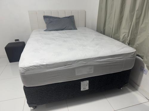 a large bed with a pillow on top of it at kitnet in Colombo