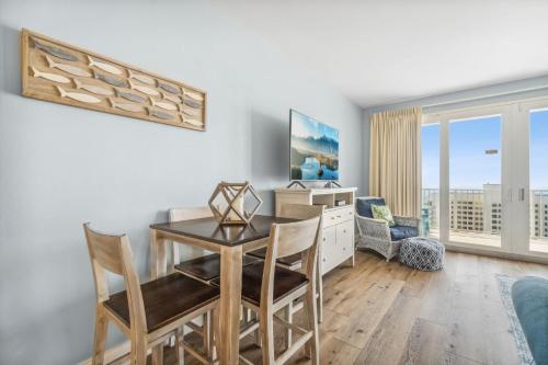 Spacious Beach Condo with Gulf Views! Sleeps 8! by Dolce Vita Getaways PCB photo 12