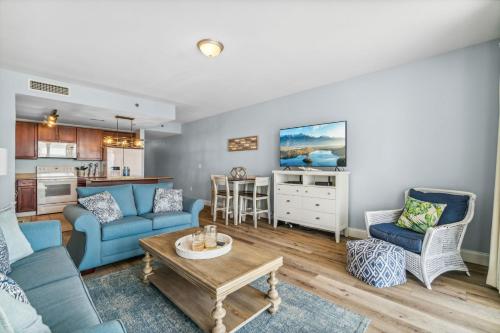 Spacious Beach Condo with Gulf Views! Sleeps 8! by Dolce Vita Getaways PCB photo 13