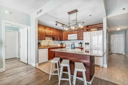 Spacious Beach Condo with Gulf Views! Sleeps 8! by Dolce Vita Getaways PCB photo 14