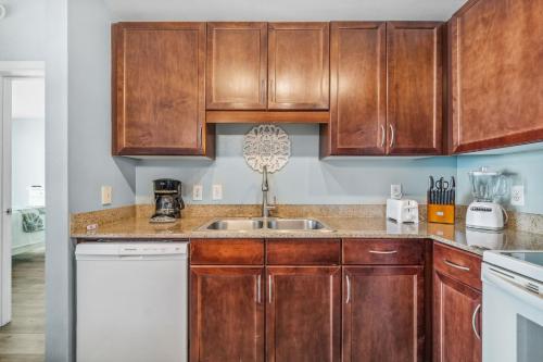 Spacious Beach Condo with Gulf Views! Sleeps 8! by Dolce Vita Getaways PCB photo 15