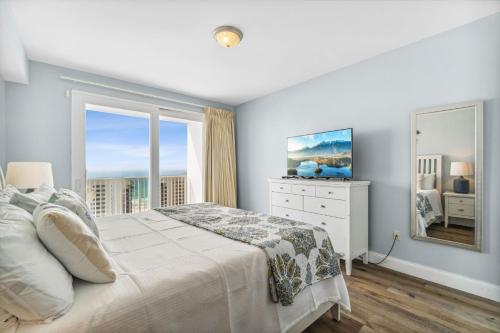Spacious Beach Condo with Gulf Views! Sleeps 8! by Dolce Vita Getaways PCB photo 16