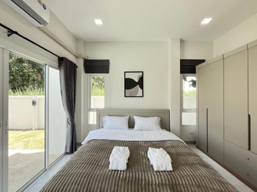 Postel nebo postele na pokoji v ubytování Serene Wynn Villa Sansai