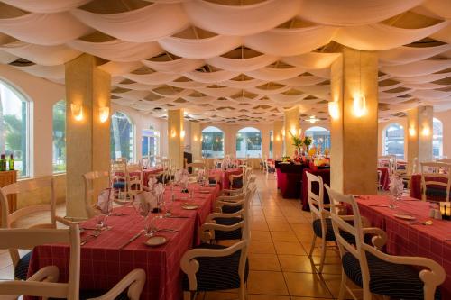 Restaurant o iba pang lugar na makakainan sa Crown Paradise Club All Inclusive