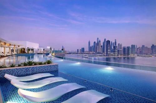Restay Homes at Seven Palm Hotel & Apartments - Pool and Beach Access included