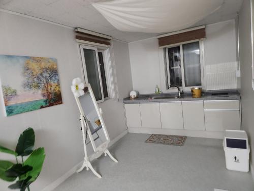 a kitchen with a ladder next to a sink at 포항 파티룸 숙박깔끔 in Pohang