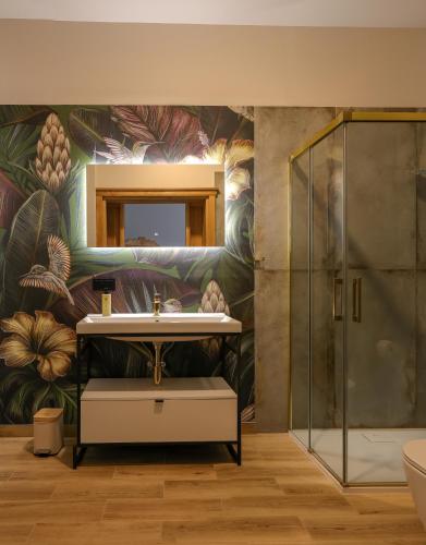 a bathroom with a sink and a mirror at Młyn Melzak in Pieniężno