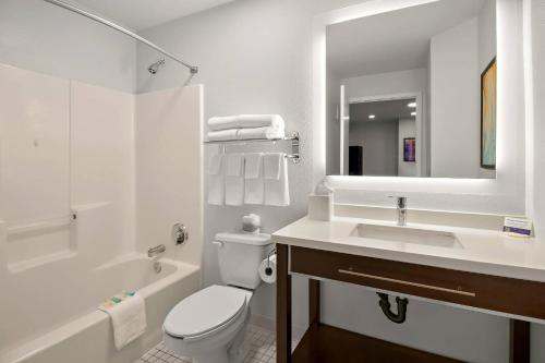 Koupelna v ubytování MainStay Suites Orlando Altamonte Springs