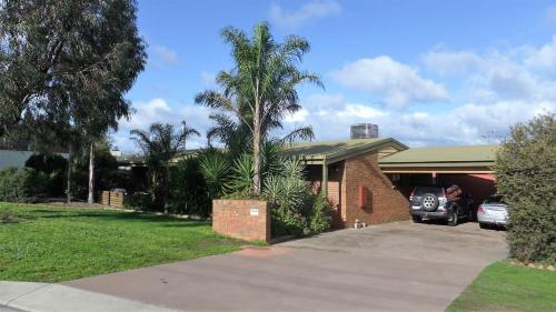 Gallery image of Elwood House in Golden Square