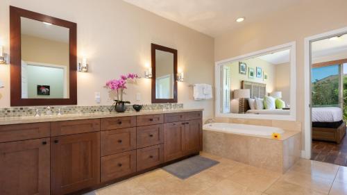 a bathroom with two sinks and a bath tub and a tub at HAWAIIAN DREAM Relaxing KaMilo 3BR Home with Private Beach Club in Waikoloa