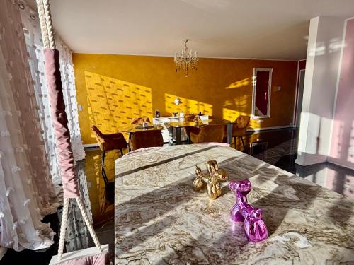 a room with a table with a purple animal on it at Stadthaus Amanda in Weimar