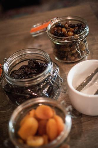 een tafel met potten eten en een kom noten bij The Originals City, Hôtel Les Caps, Saint-Brieuc Est in Lamballe