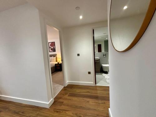 Et badeværelse på Modern 1 bed apartment, The Grand Exchange