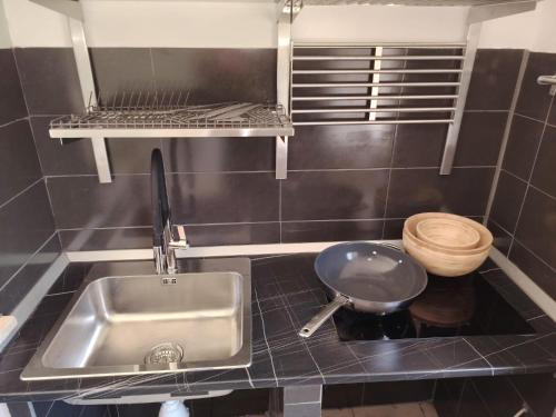 a kitchen counter with a sink and a wooden bowl at Casa vacanze villa latina in Villa Latina