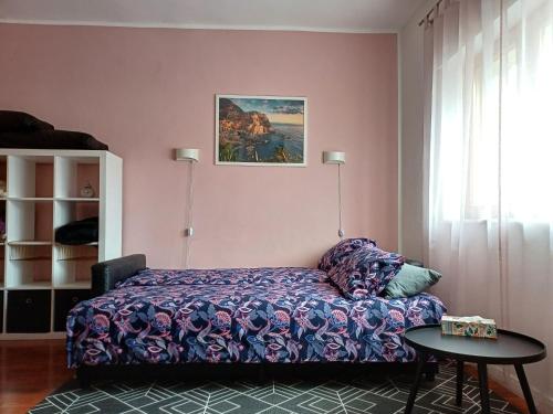 a bedroom with a bed and a painting on the wall at Wohnung in Hürth bei Köln in Hürth