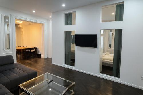 TV a/nebo společenská místnost v ubytování City Center Apartments