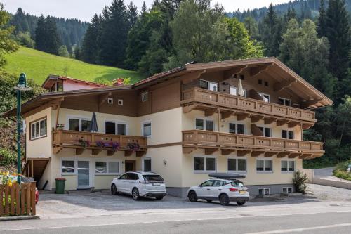 Haus Dienten Steinadler