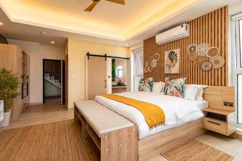 Postel nebo postele na pokoji v ubytování Seyrenity Heights