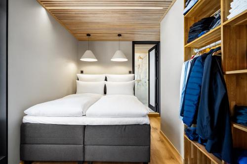 Ένα ή περισσότερα κρεβάτια σε δωμάτιο στο 360 view Penthouse l Home office l 60 sqm balcony