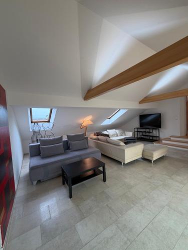 undertheroof at