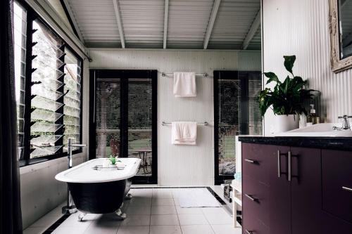 Nightcap Ridge - Byron Bay Hinterland tesisinde bir banyo