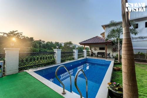Afbeelding uit fotogalerij van StayVista at Bella Villa with Bathtub, Pool, WiFi in Asangaon