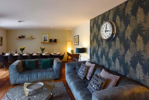 Posezení v ubytování Unique Gated Detached Home in Canterbury, Close To City Centre