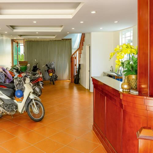 a room with a motorcycle parked in it at An Phú Hostel in Gia Lâm Pho