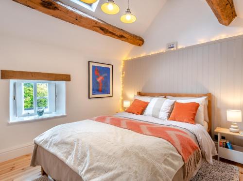 a bedroom with a bed and a window at 1 Bed in Newton St Margarets 93134 in Bacton