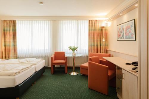 Postel nebo postele na pokoji v ubytování Hotel Dünenschloss mit Private Spa