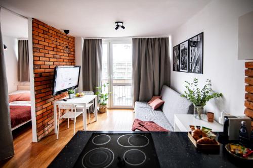 City Center Modern Flat with Skyline View -15th floor! #Smart TV #Fast Wi-Fi #Metro