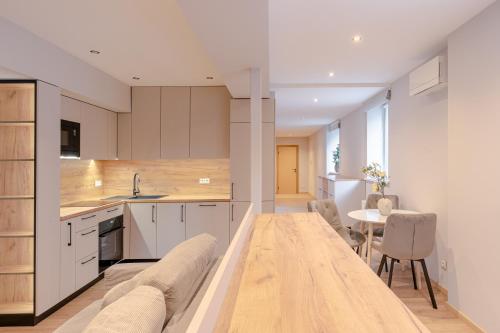 Køkken eller tekøkken på Colorful Apartments L