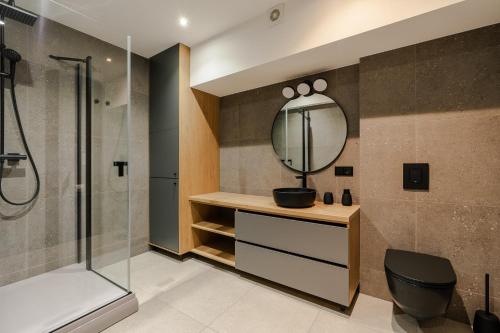 Et badeværelse på Colorful Apartments L